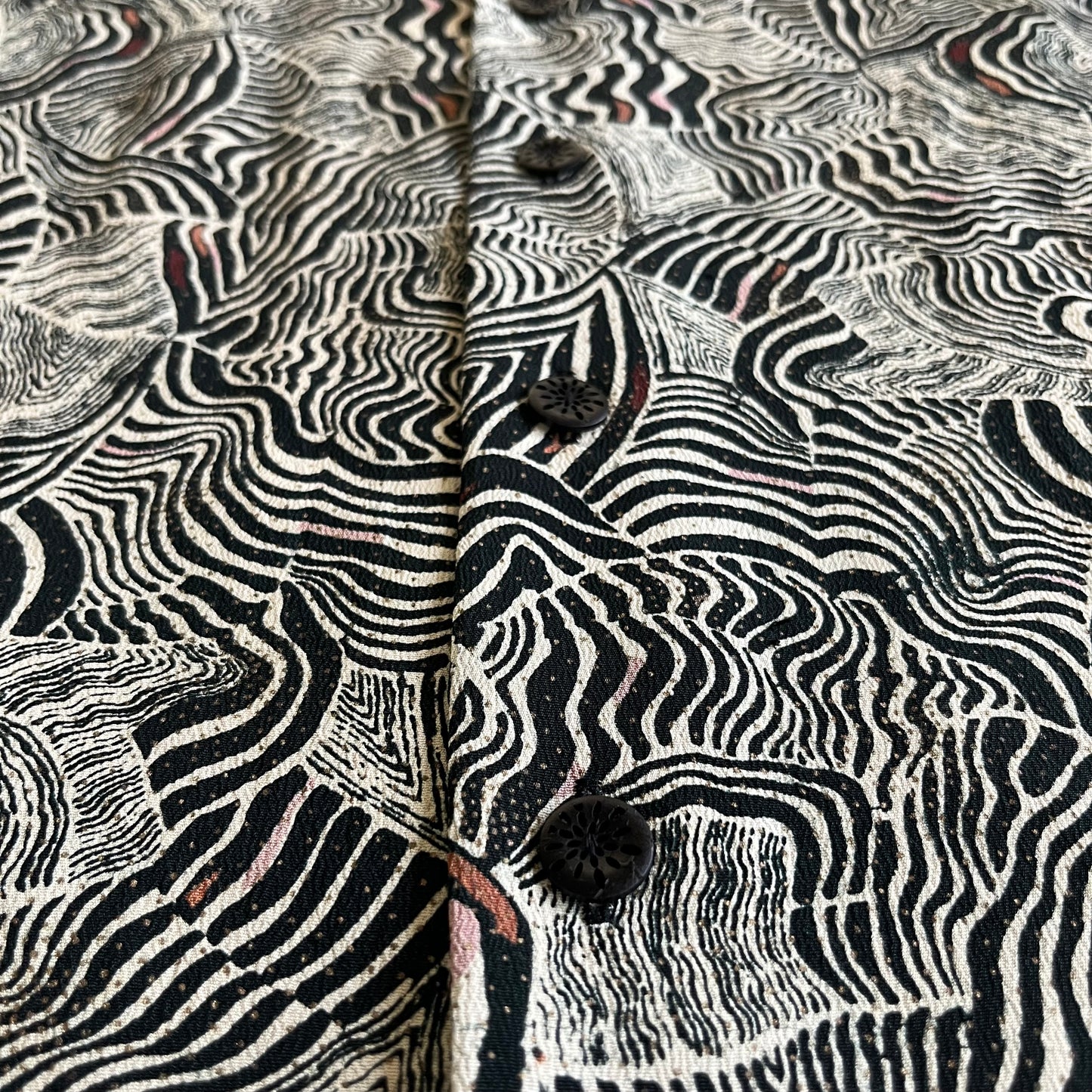 Pattern dyeing with unusual stripes L