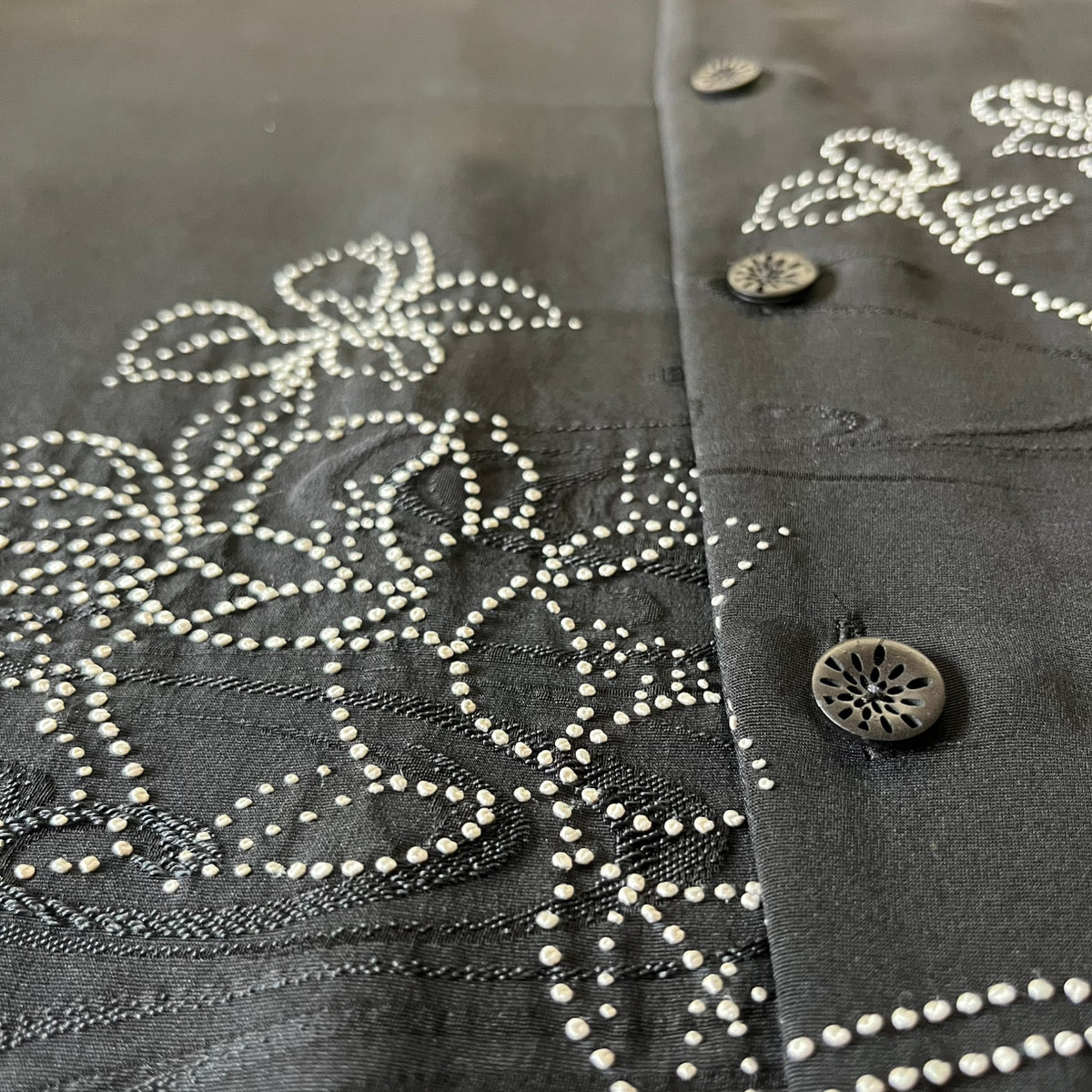 玉留刺繍 枝椿　L